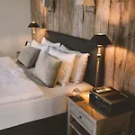 Frost Boutique Parnawa